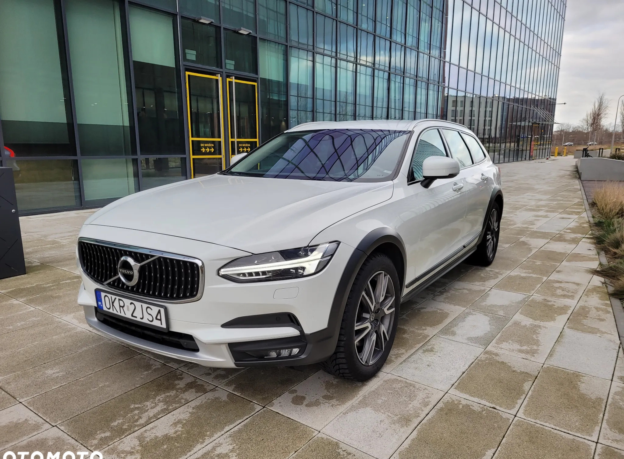 Volvo V90 Cross Country cena 129900 przebieg: 182000, rok produkcji 2020 z Zdzieszowice małe 704
